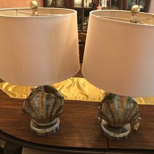 2 clam shell lamps
